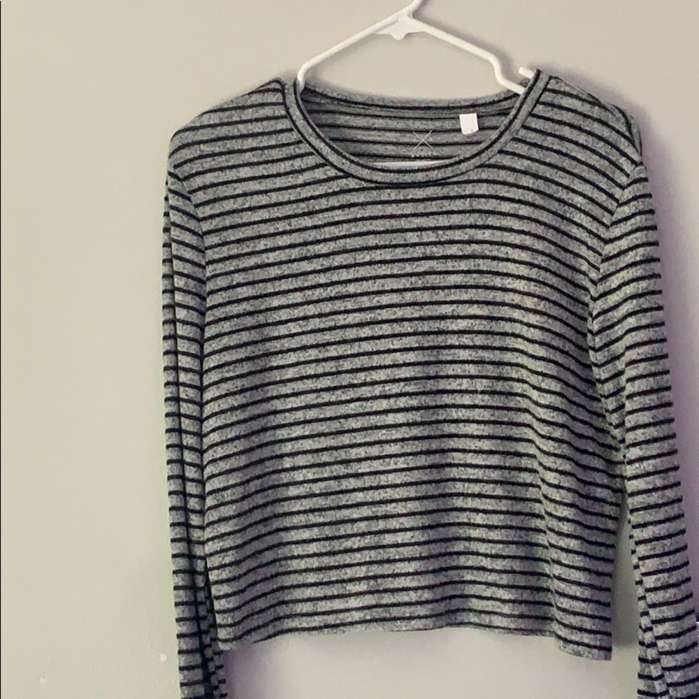 Grey and black cropped long sleeve